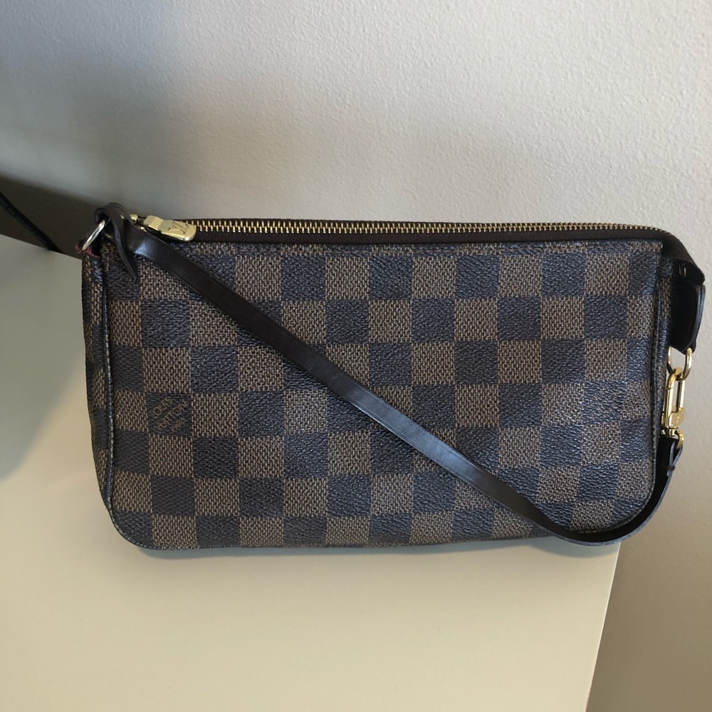 - Louis Vuitton  Pochette Damier Ebne Clutch